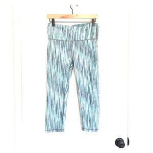 Gap Fit striped capri leggings size M